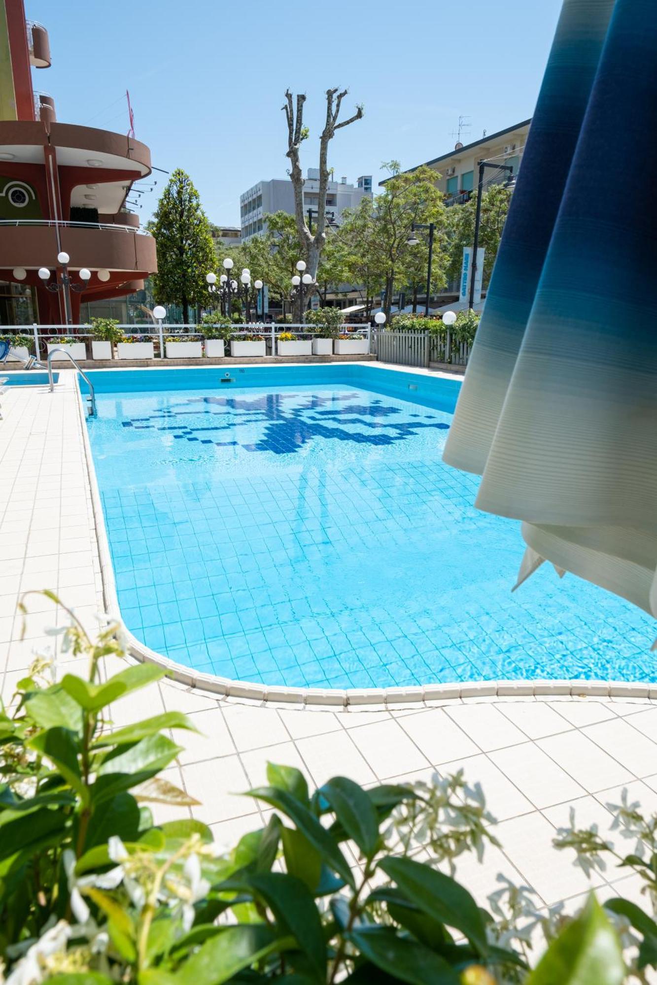 Hotel Capitol Гаттео-а-Маре Екстер'єр фото